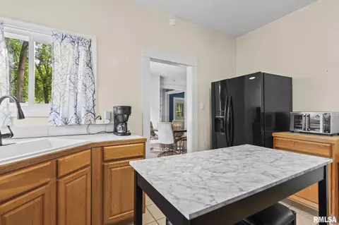 Kitchen - 1225 N Franklin Ave, Springfield, IL 62702 photo 6 of 6