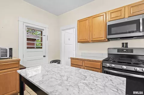 Kitchen - 1225 N Franklin Ave, Springfield, IL 62702 photo 3 of 6