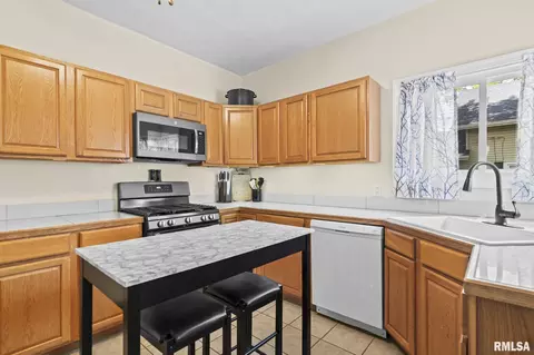 Kitchen - 1225 N Franklin Ave, Springfield, IL 62702 photo 5 of 6