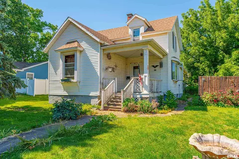 310 6th St, Lincoln, IL 62656