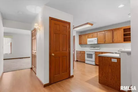 Entry Way - 7109 Preston Dr, Springfield, IL 62711 photo 1 of 3