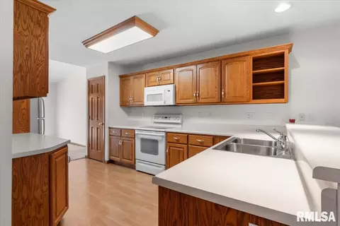 Kitchen - 7109 Preston Dr, Springfield, IL 62711 photo 1 of 3