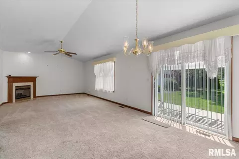 Living - 7109 Preston Dr, Springfield, IL 62711 photo 3 of 5