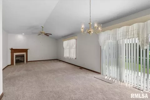 Living - 7109 Preston Dr, Springfield, IL 62711 photo 4 of 5
