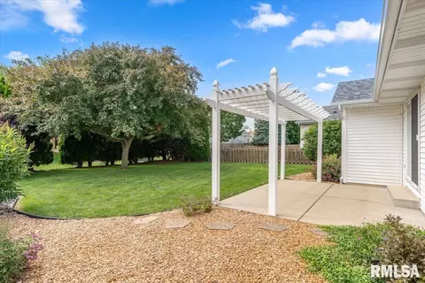 Exterior - 7109 Preston Dr, Springfield, IL 62711 photo 4 of 6