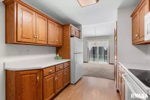 Kitchen - 7109 Preston Dr, Springfield, IL 62711 photo 2 of 3