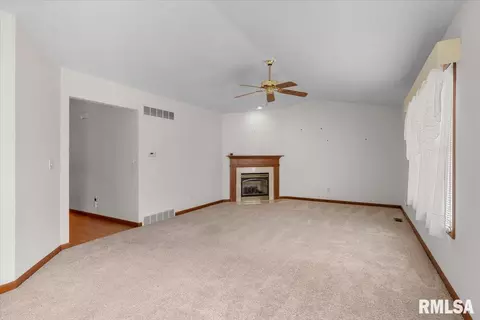 Living - 7109 Preston Dr, Springfield, IL 62711 photo 5 of 5