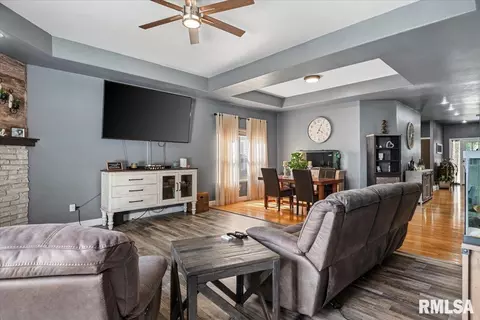 Entry Way - 512 E Spruce St, Chatham, IL 62629 photo 5 of 7