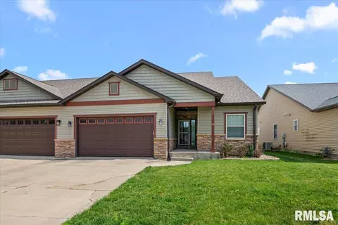 512 E Spruce St, Chatham, IL 62629