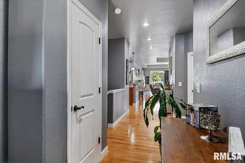 Entry Way - 512 E Spruce St, Chatham, IL 62629 photo 1 of 7