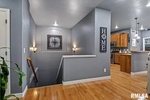 Entry Way - 512 E Spruce St, Chatham, IL 62629 photo 2 of 7