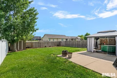 Exterior - 512 E Spruce St, Chatham, IL 62629 photo 2 of 3