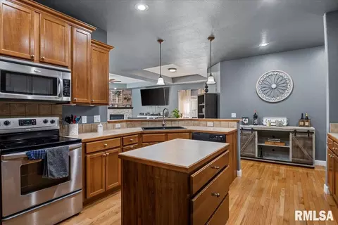 Kitchen - 512 E Spruce St, Chatham, IL 62629 photo 3 of 4