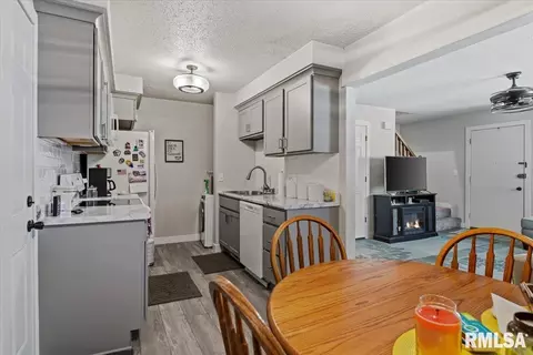 Kitchen - 343 Durkin Dr, Springfield, IL 62704 photo 1 of 4