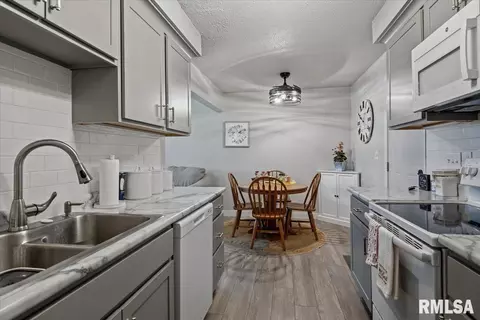 Kitchen - 343 Durkin Dr, Springfield, IL 62704 photo 4 of 4