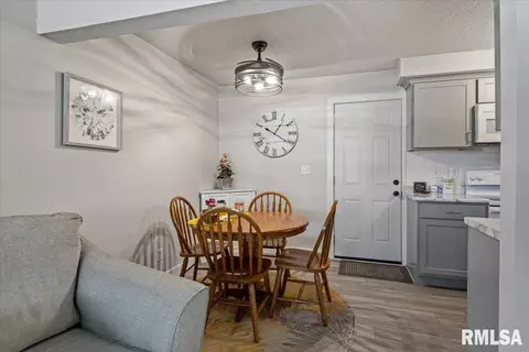 Dining - 343 Durkin Dr, Springfield, IL 62704 photo 1 of 2
