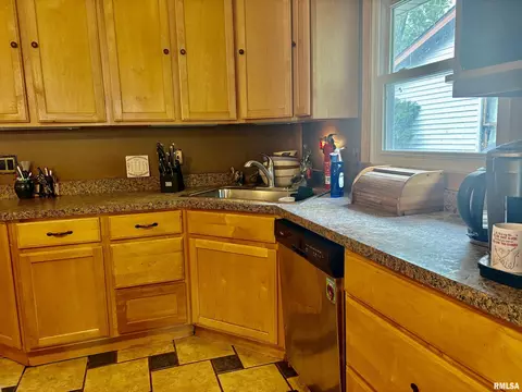 Kitchen - 612 Hackberry Rd, Chatham, IL 62629 photo 1 of 5