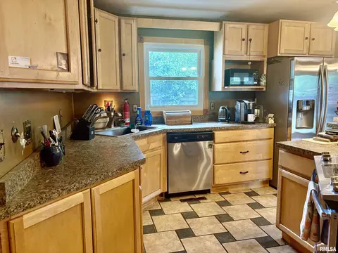 Kitchen - 612 Hackberry Rd, Chatham, IL 62629 photo 2 of 5
