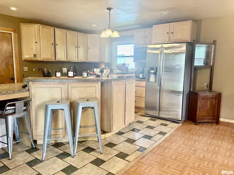 Kitchen - 612 Hackberry Rd, Chatham, IL 62629 photo 3 of 5