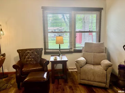 Living - 612 Hackberry Rd, Chatham, IL 62629 photo 1 of 2