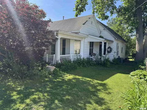 810 E Franklin St, Taylorville, IL 62568