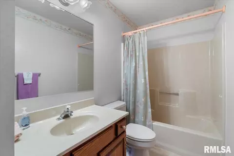 Bath - 18 Macbride Rd, Springfield, IL 62712 photo 2 of 2