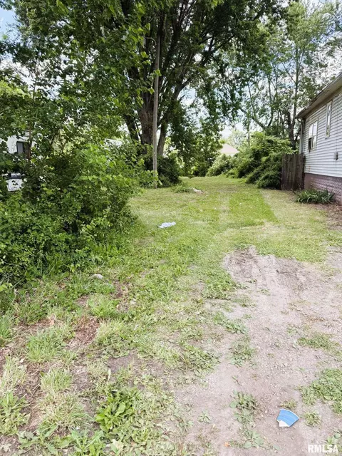 2054 E South Grand Ave, Springfield, IL 62703