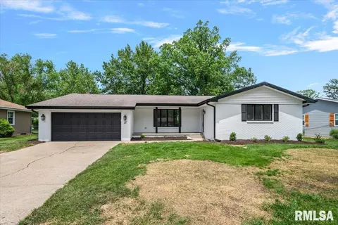 27 Mishawaka Dr, Rochester, IL 62563
