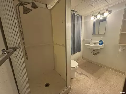 Bath - 145 N Illinois St, Springfield, IL 62702 photo 2 of 2