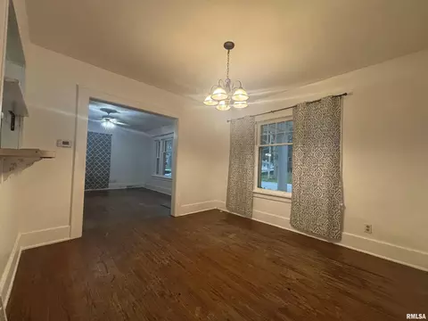 Living - 145 N Illinois St, Springfield, IL 62702 photo 3 of 4