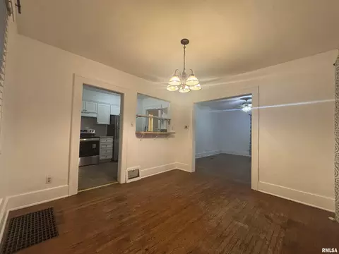 Living - 145 N Illinois St, Springfield, IL 62702 photo 4 of 4