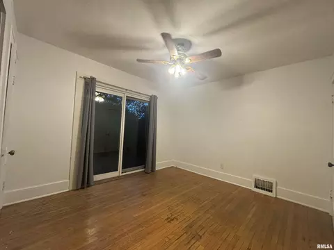 Bedroom - 145 N Illinois St, Springfield, IL 62702 photo 2 of 4