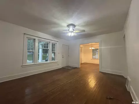 Living - 145 N Illinois St, Springfield, IL 62702 photo 1 of 4