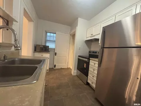 Kitchen - 145 N Illinois St, Springfield, IL 62702 photo 1 of 1