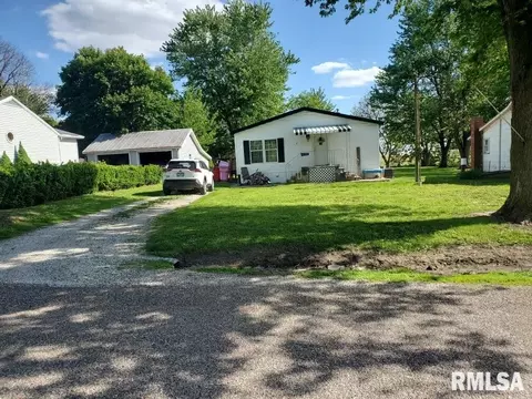 Exterior - 205-207 W Perkins St, Payson, IL 62360 photo 7 of 8