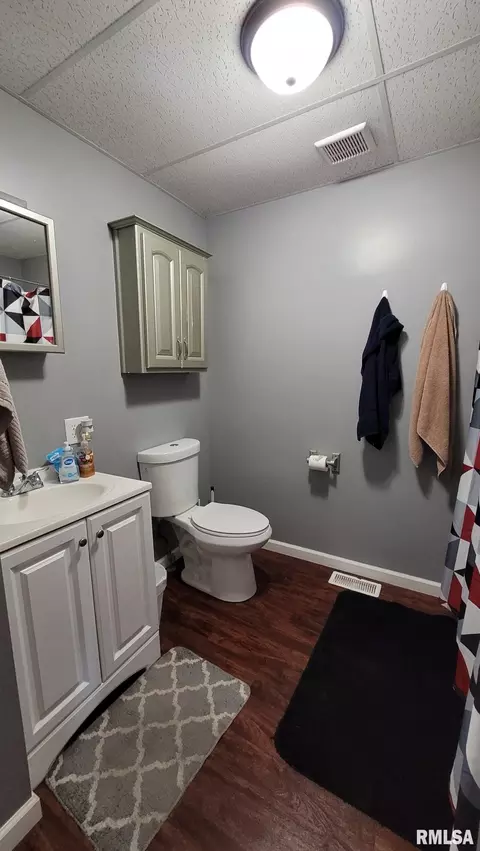 Bath - 205-207 W Perkins St, Payson, IL 62360 photo 1 of 1