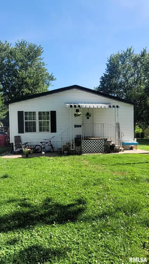 Exterior - 205-207 W Perkins St, Payson, IL 62360 photo 3 of 8