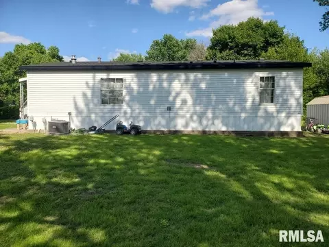 Exterior - 205-207 W Perkins St, Payson, IL 62360 photo 6 of 8