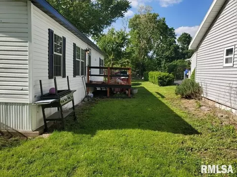 Exterior - 205-207 W Perkins St, Payson, IL 62360 photo 8 of 8