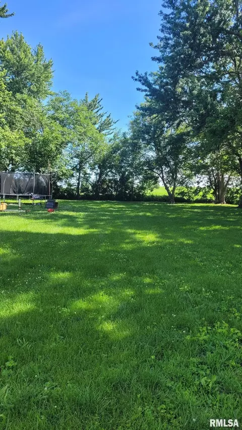Exterior - 205-207 W Perkins St, Payson, IL 62360 photo 1 of 8