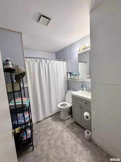 Bath - 3230 Buckner St, Springfield, IL 62703 photo 1 of 1