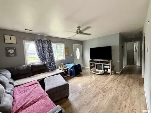 Living - 3230 Buckner St, Springfield, IL 62703 photo 1 of 1