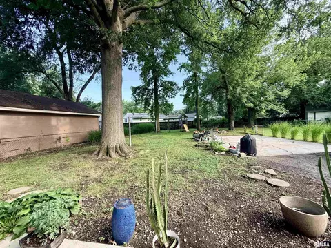 Exterior - 3230 Buckner St, Springfield, IL 62703 photo 3 of 5