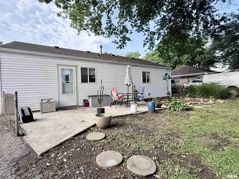 Exterior - 3230 Buckner St, Springfield, IL 62703 photo 2 of 5