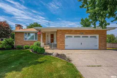 1346 Airport Rd, Lincoln, IL 62656