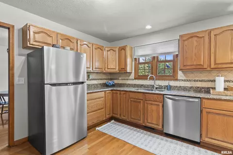 Kitchen - 6105 Farrier Pl, Springfield, IL 62712 photo 4 of 5