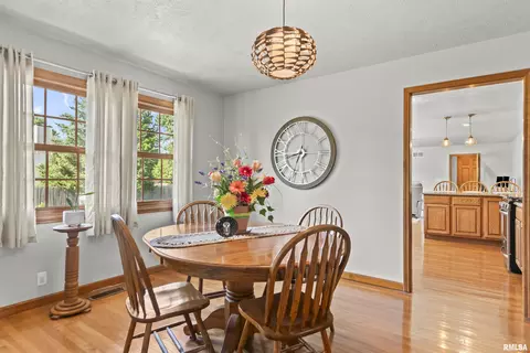 Dining - 6105 Farrier Pl, Springfield, IL 62712 photo 3 of 3