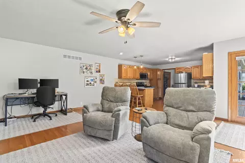 Living - 6105 Farrier Pl, Springfield, IL 62712 photo 2 of 8