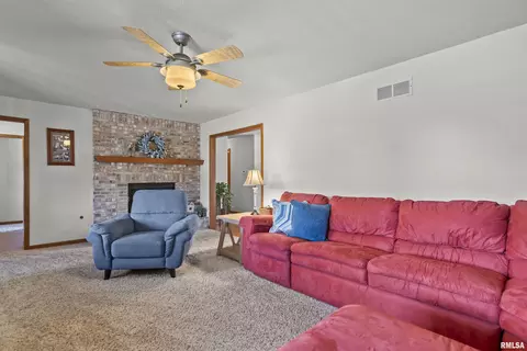 Living - 6105 Farrier Pl, Springfield, IL 62712 photo 6 of 8