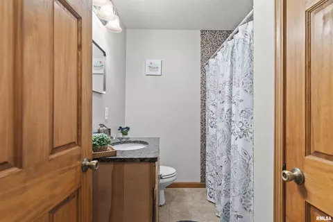 Bath - 6105 Farrier Pl, Springfield, IL 62712 photo 2 of 3